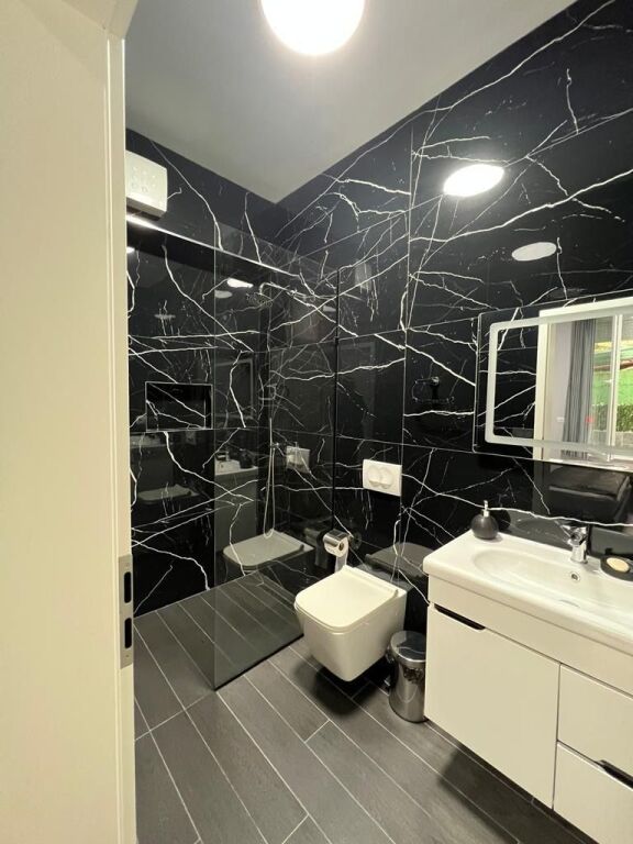 Apartament 2+1 per qira te Liqeni i Thate