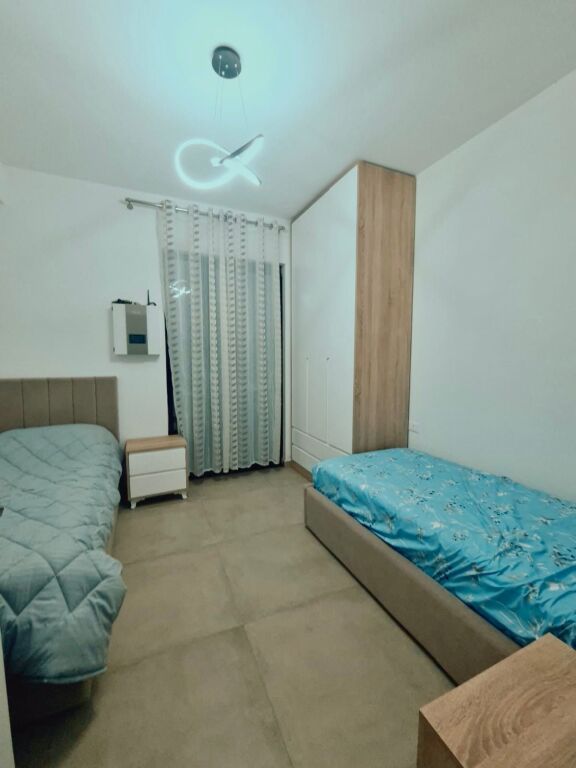 🏢Rruga e Dibres,Kompleksi Arlis jepet me qera apartament 2+1+2 i mobiluar.65,000 Leke