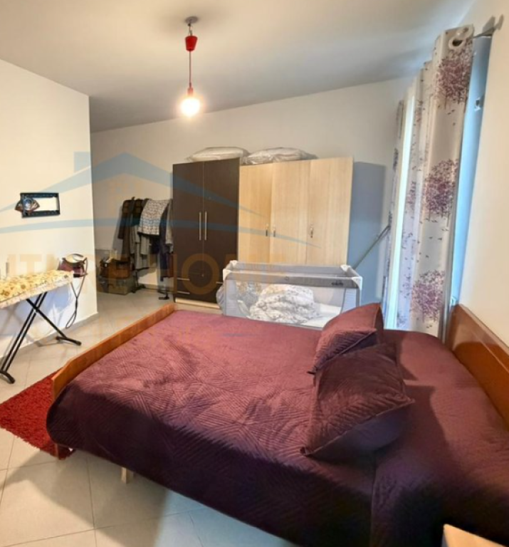 Shitet, Apartament 2+1+2, Unaza e Re, Tiranë.