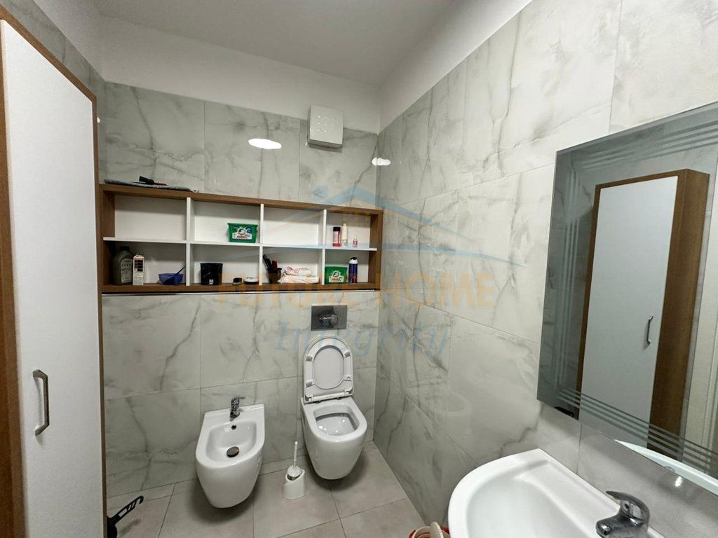 Shitet apartament 2+1+post parkimi Kompleksi Vind Ali Dem