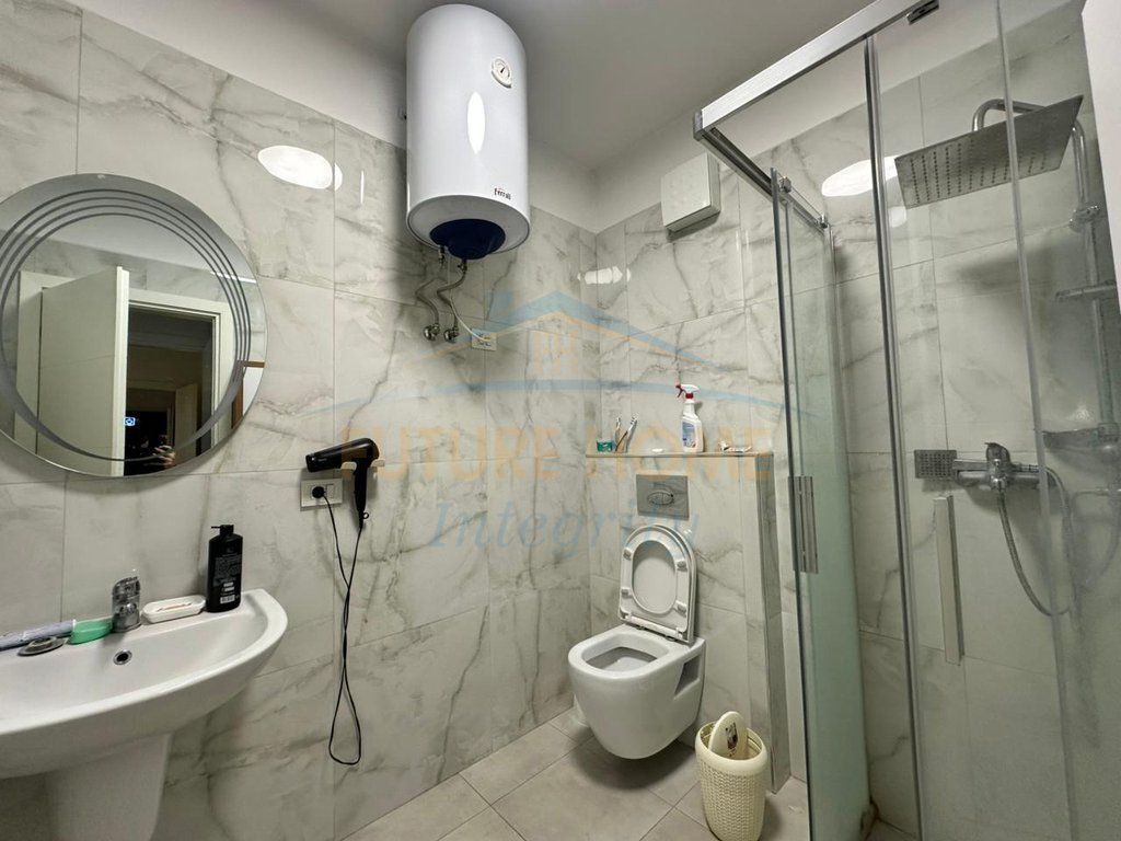 Shitet apartament 2+1+post parkimi Kompleksi Vind Ali Dem