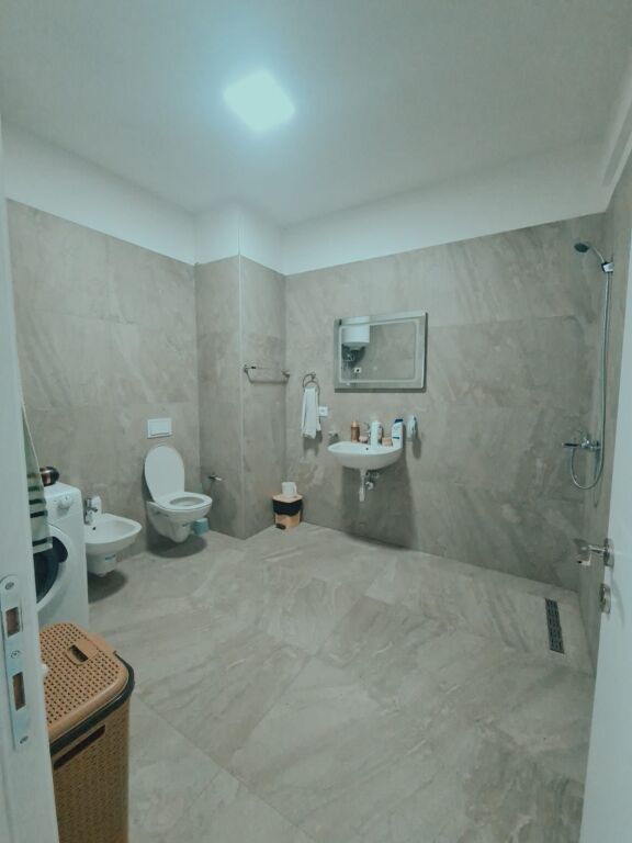 🏢Rruga e Dibres,Kompleksi Arlis jepet me qera apartament 2+1+2 i mobiluar.65,000 Leke