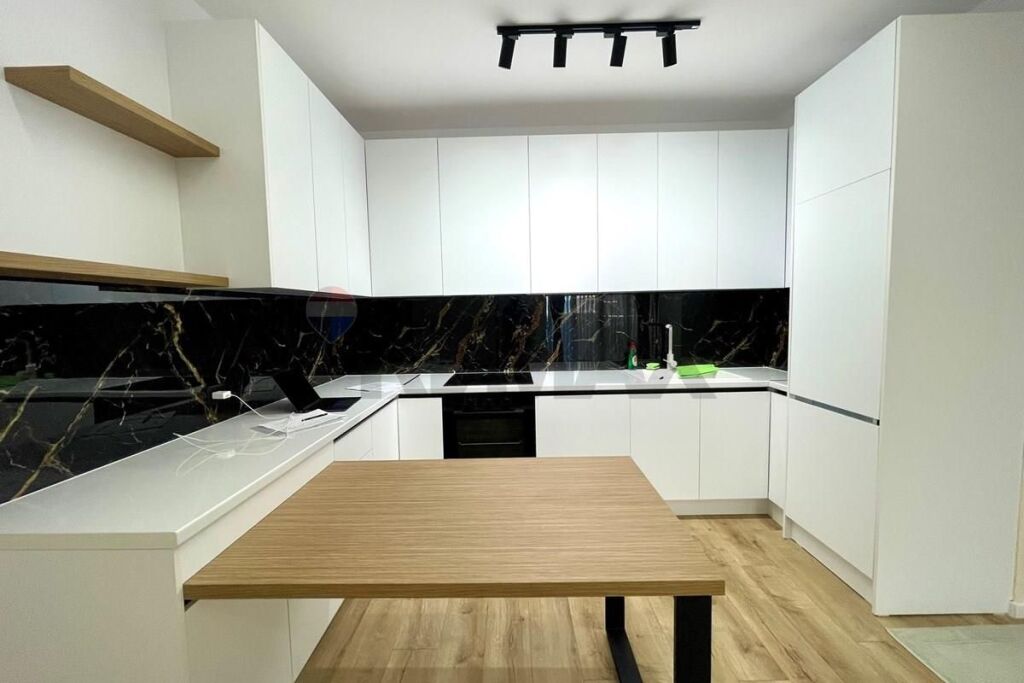 Modern apartment near the Zoo!