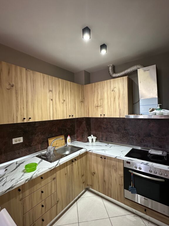 Apartament -Per qera