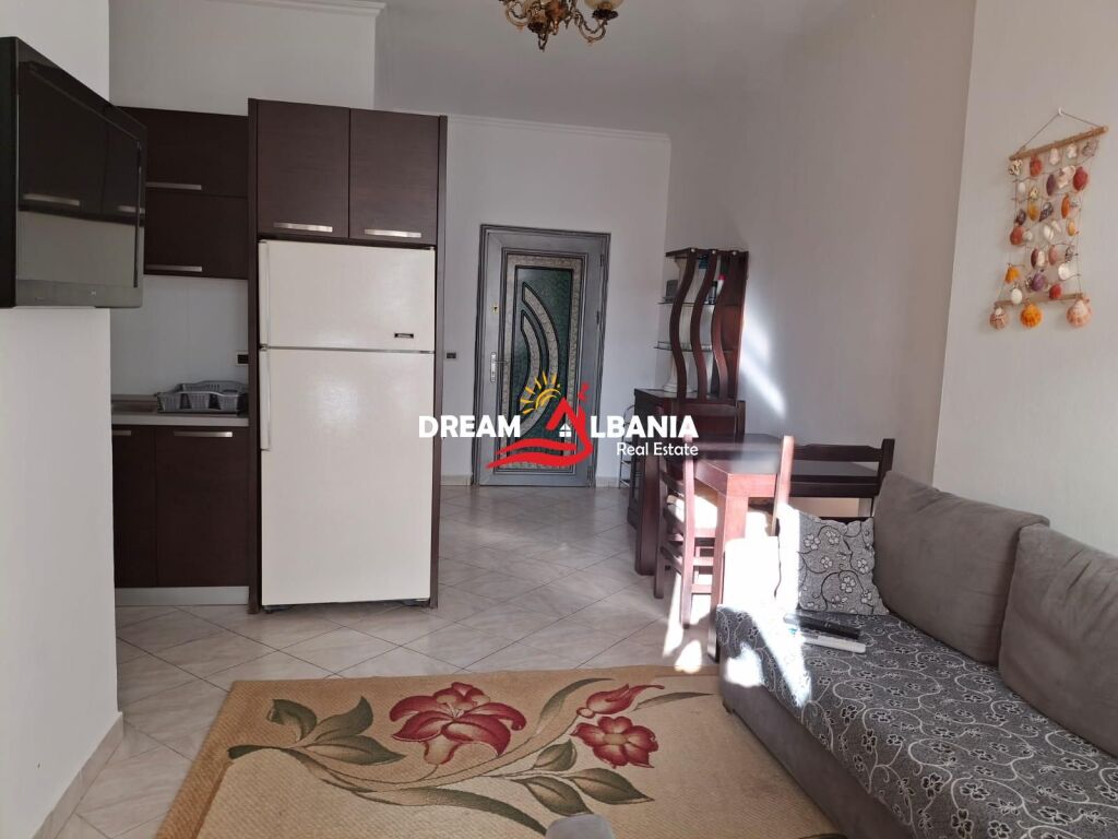 Jepet apartament 1+1 me qera ne zonen e Kombinatit prane Pallateve Derveni (ID 42111571)