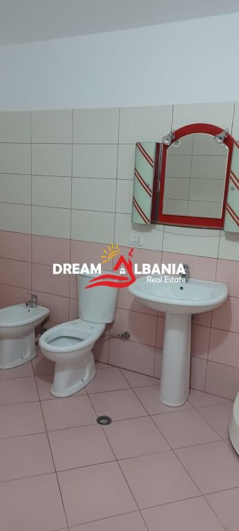 Jepet me qera apartament 2+1 ne rrugen e Muhamet Deliu ,Fresk (ID 42215547)