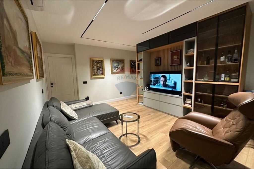 Apartment 2+1+2 for rent at Shallvaret