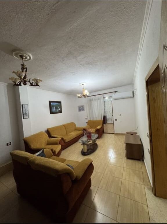 🏠Ne zonen e Varrit te Bamit,jepet me qera kati i II-te i nje vile,2+1,i mobiluar.50,000Leke