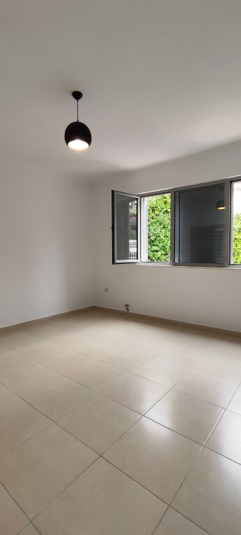 650m2 - Jepet me Qera Ambient për Zyra
