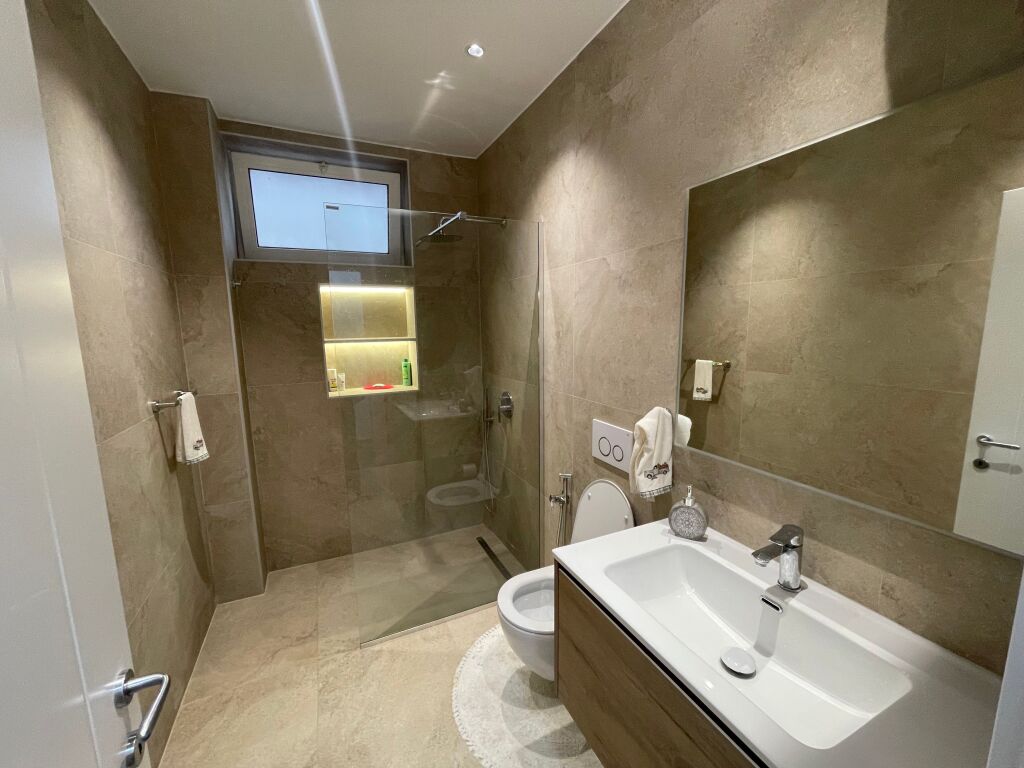 Rent, 2+1 Apartment Durres Street, Tirana 850 €