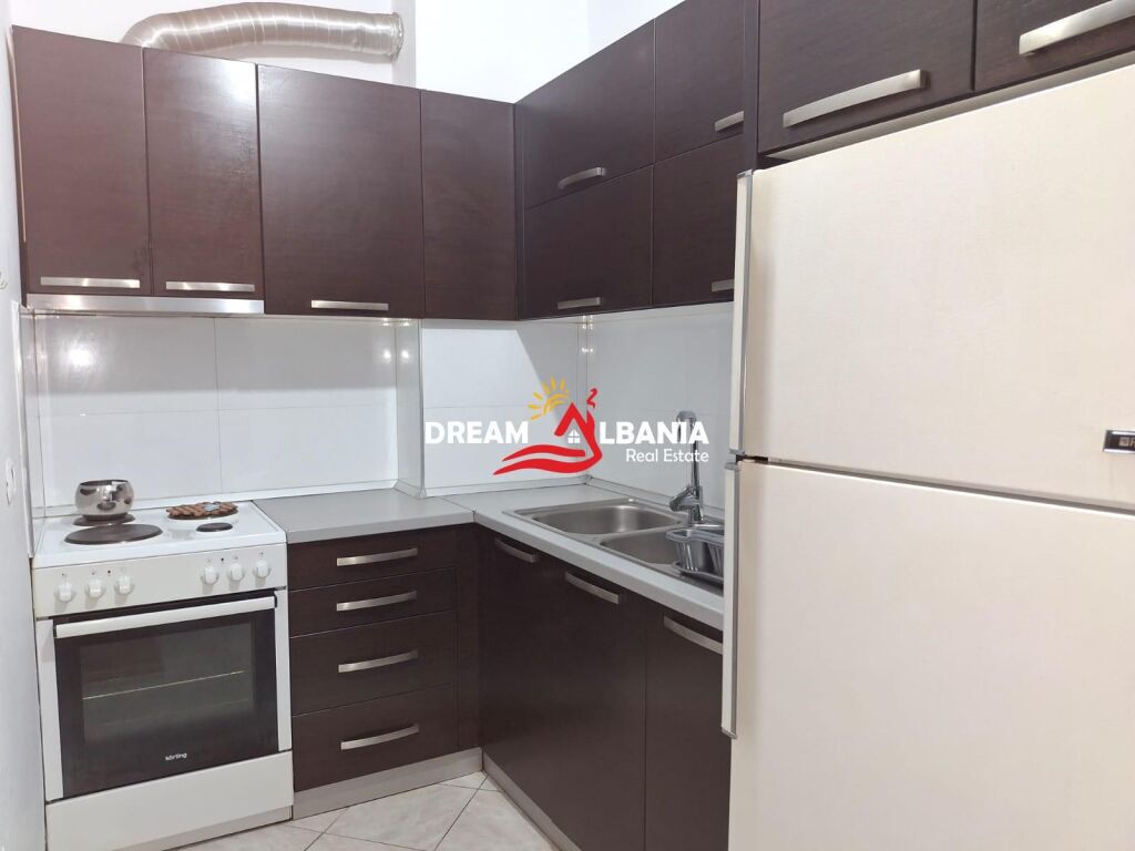 Jepet apartament 1+1 me qera ne zonen e Kombinatit prane Pallateve Derveni (ID 42111571)