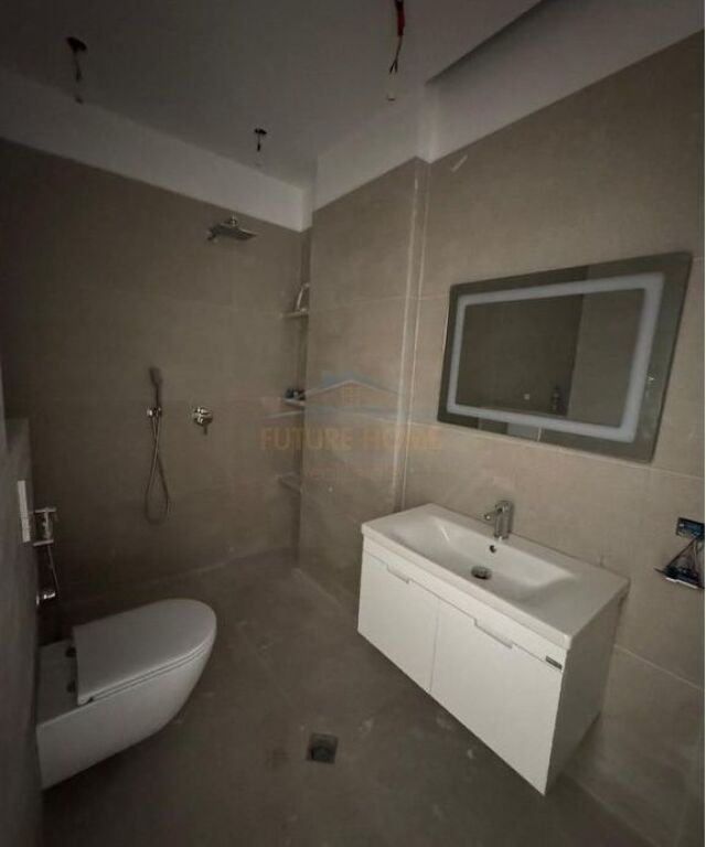For sale, 2+1 Apartment, 5 Maji, Tirane.