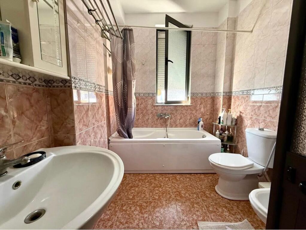 Ap ne shitje 2+1 te Ali Demi