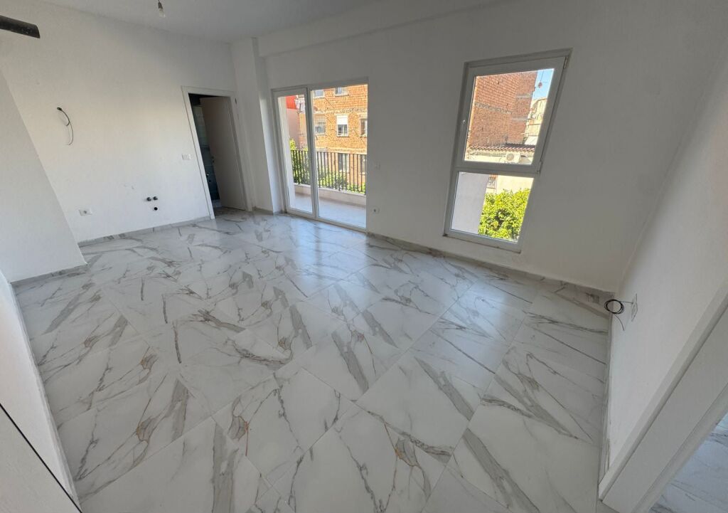 APARTAMENT ME QIRA – KOMPLEKSI AURA | RR. DRITAN HOXHA