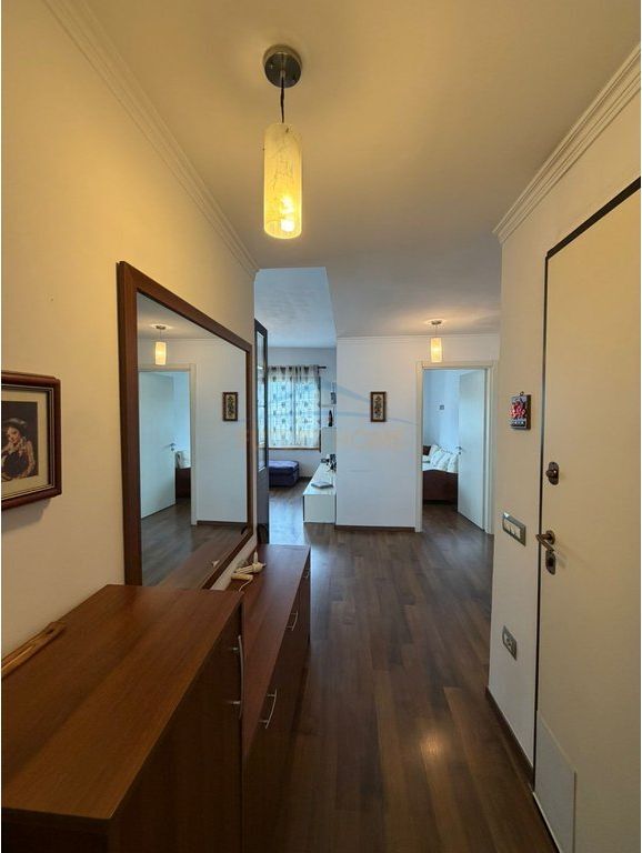 Qera , Apartament 2+1 , Pazari i Ri , Tirane