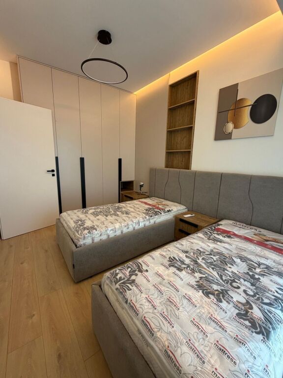 VILE LUKSOZE ME QERA 3 KATESHE LIQENI THATE 2.500 EURO FH-73570