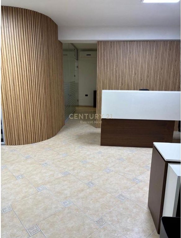 Office for rent in Ish-Bllok !!