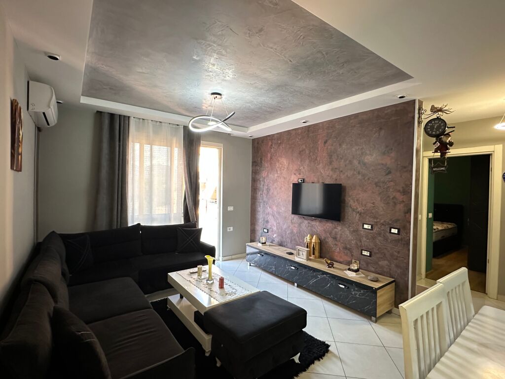 Apartament -Per qera