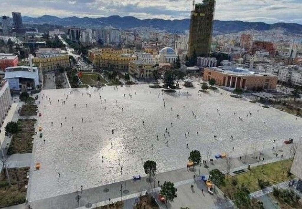 🏢 Negozio in Vendita Vicino al Centro Commerciale Toptani🔥