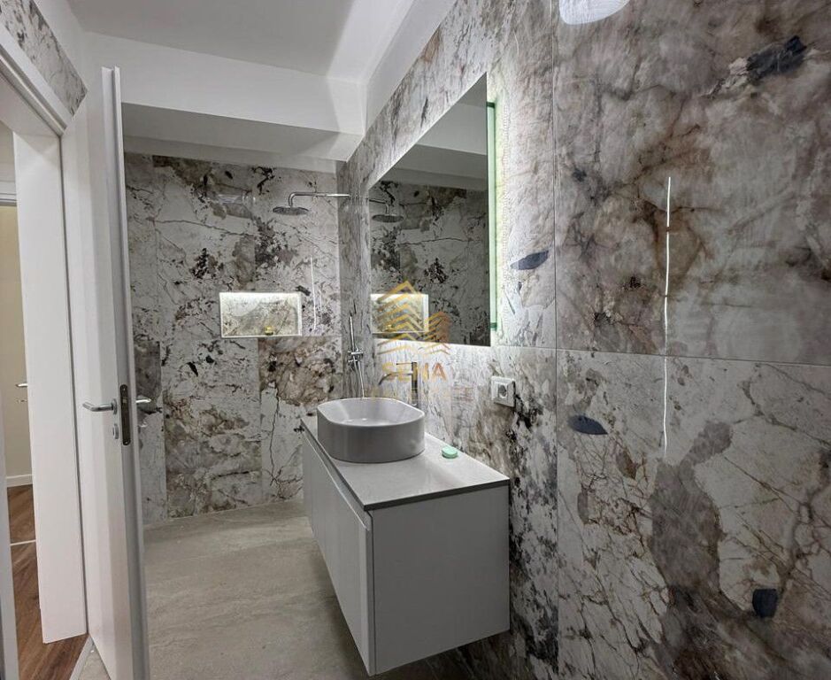 Shitet, Apartament 3+1+2+D+Verande, Rezidenca Kodra e Diellit II, 330.000 Euro