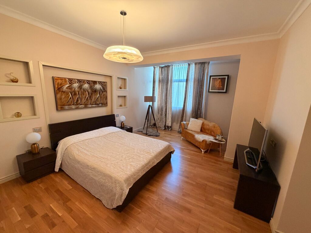 APARTAMENT 2+1, ME QIRA‼️ 📍 QENDRA KRISTAL, KOMUNA E PARISIT