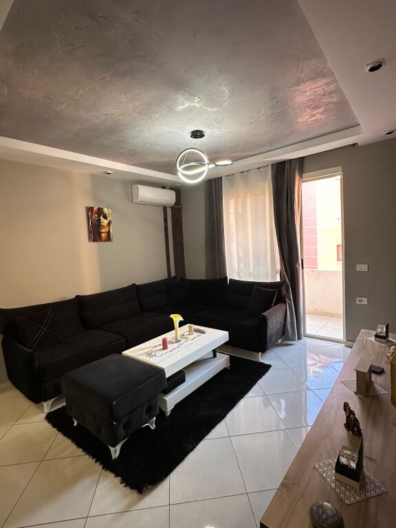 Apartament -Per qera