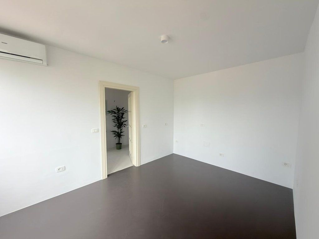 Apartament 1+1 për Shitje në Bllok!