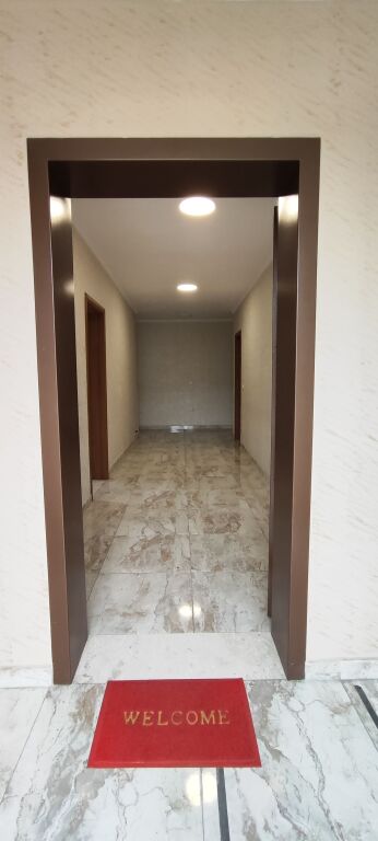 650m2 - Jepet me Qera Ambient për Zyra