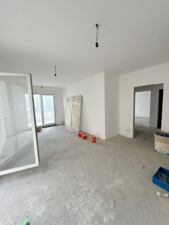 APARTAMENT 2+1 ME VERANDE PER SHITJE PRANE KIKA 2