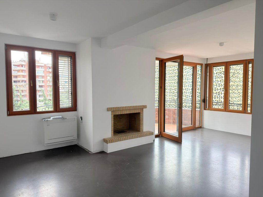 Apartament 1+1 për Shitje në Bllok!