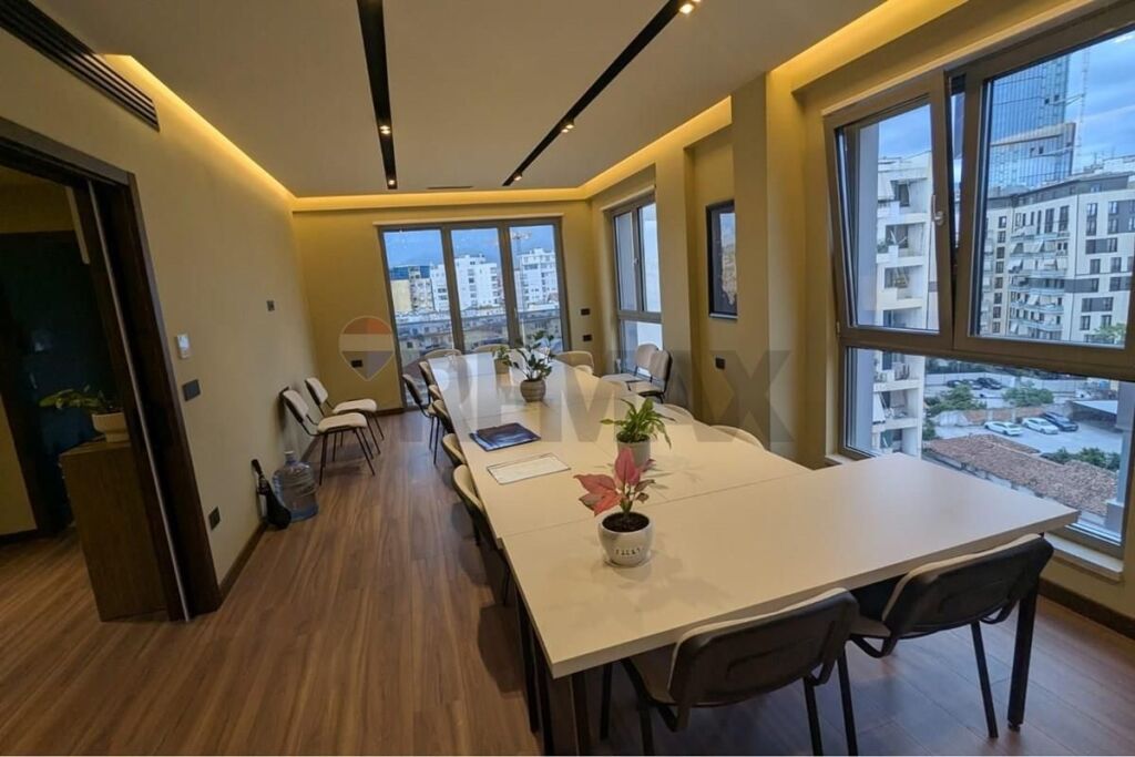 2+1+2 Environment for Office Center
