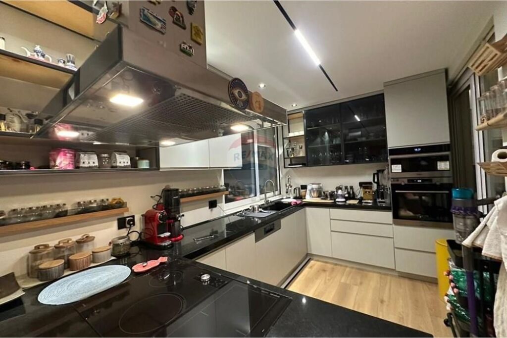 Apartment 2+1+2 for rent at Shallvaret