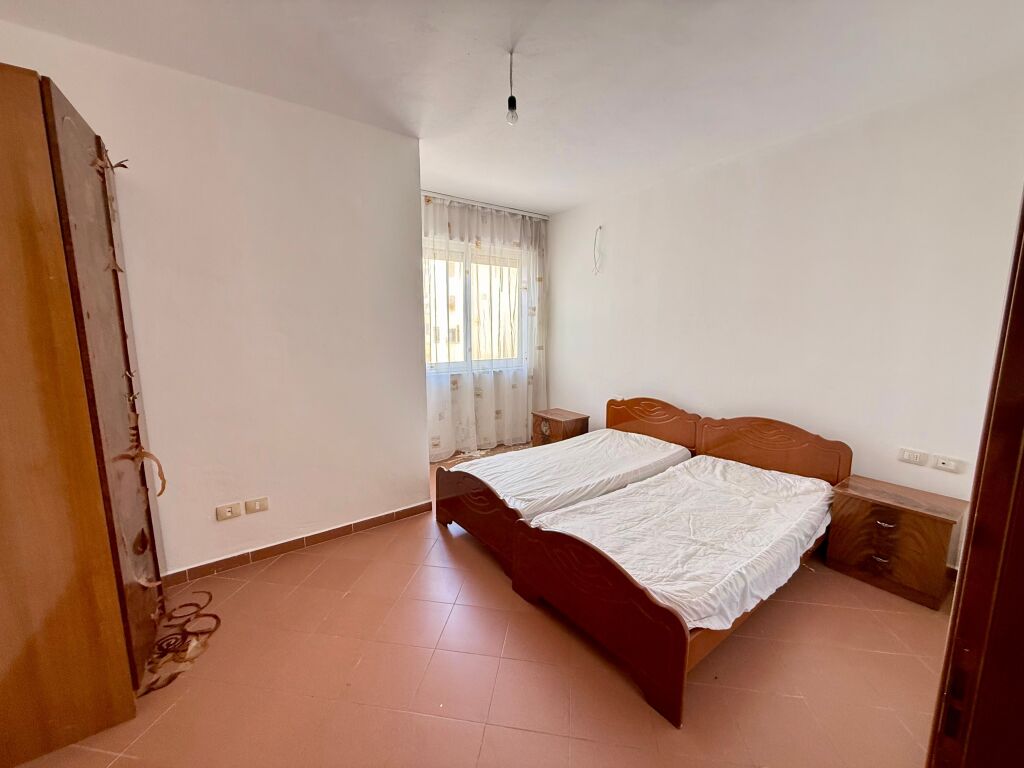 Shes apartamentin tek plazhi iliria