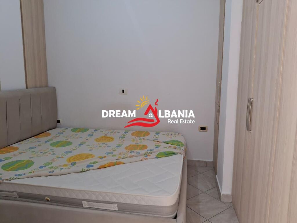 Jepet apartament 1+1 me qera ne zonen e Kombinatit prane Pallateve Derveni (ID 42111571)