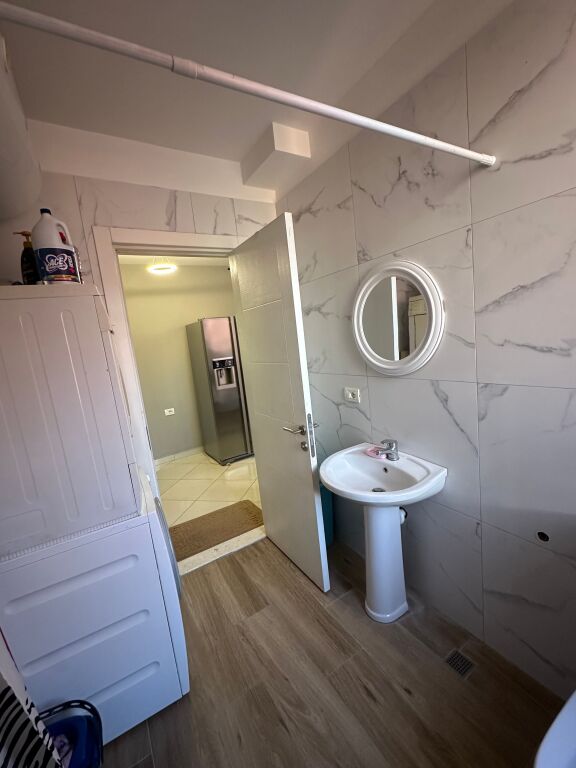 Apartament -Per qera