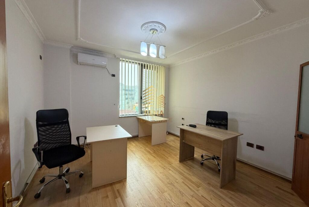 Rent, Business premises 2+1+2+blk, Center, 850 Euro/month