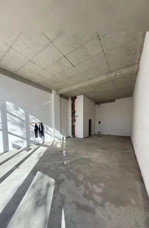 SHOP FOR RENT 88 M2 LAPRAKE 180,000 LEKE FH-73573