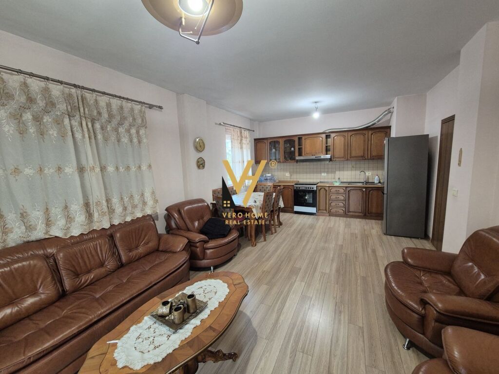 JEPET APARTAMENT 2+1+2 ME QIRA TE KOMUNA E PARISIT 60.000 LEKE