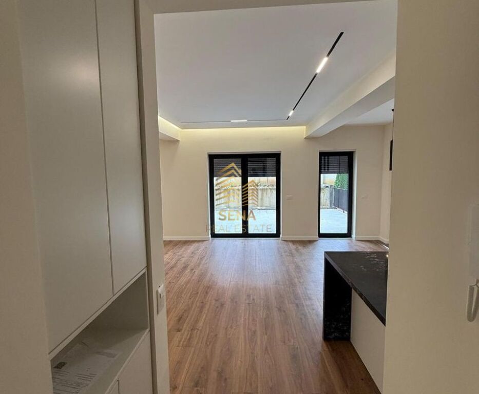 Shitet, Apartament 3+1+2+D+Verande, Rezidenca Kodra e Diellit II, 330.000 Euro