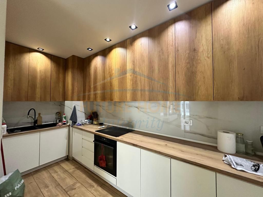 Shitet apartament 2+1+post parkimi Kompleksi Vind Ali Dem