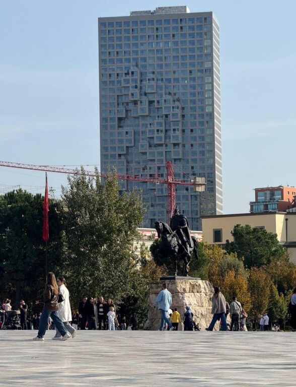 🏢 Negozio in Vendita Vicino al Centro Commerciale Toptani🔥