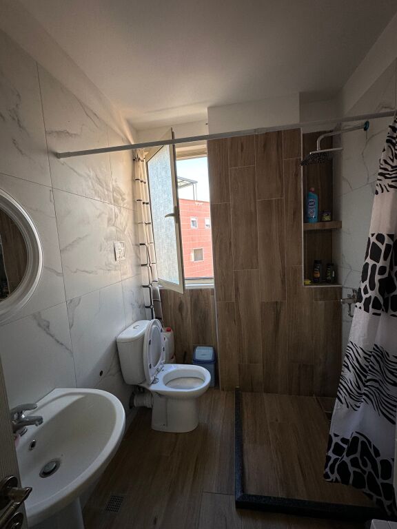 Apartament -Per qera