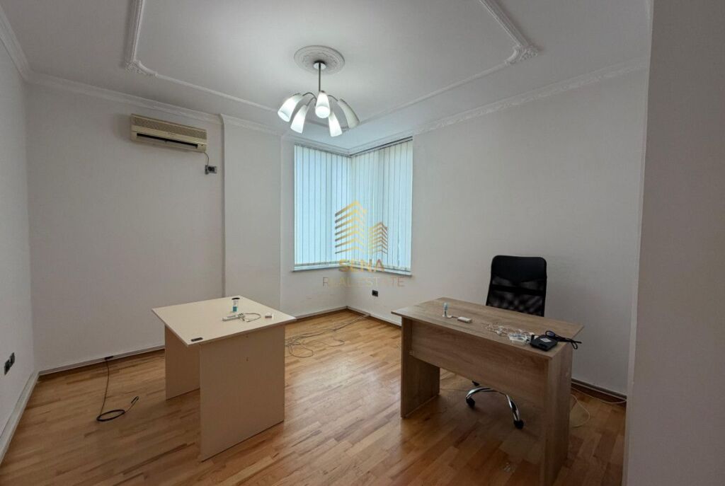 Rent, Business premises 2+1+2+blk, Center, 850 Euro/month