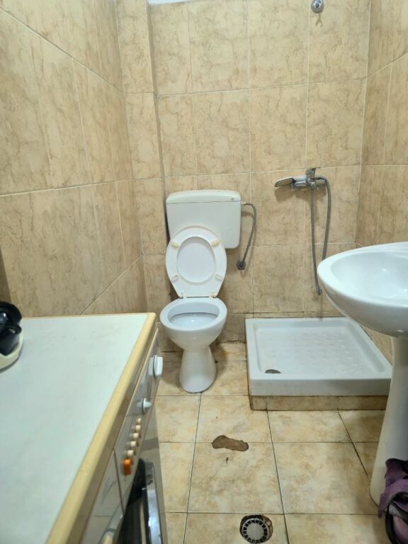 🏢Laprake, near the “Aleks Buda” Gymnasium, a 1+1 furnished apartment is for rent. 45,000 Leke