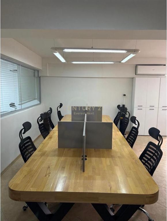 Office for rent in Ish-Bllok !!