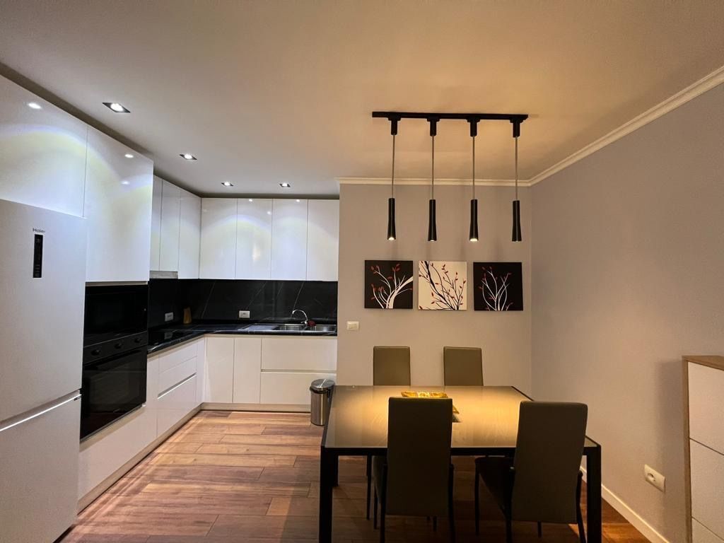 Apartament 2+1 per qira te Liqeni i Thate