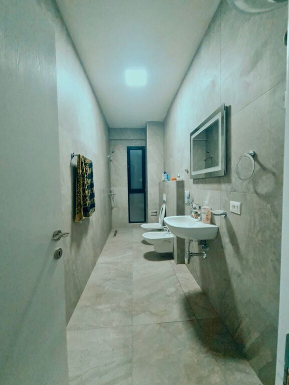 🏢Rruga e Dibres,Kompleksi Arlis jepet me qera apartament 2+1+2 i mobiluar.65,000 Leke