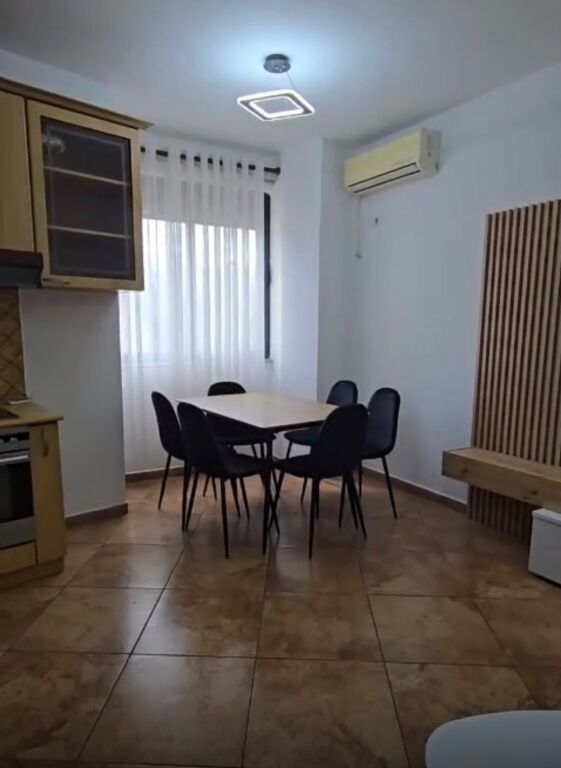 Apartament 2+1+2 me qira te rruga e Elbasanit