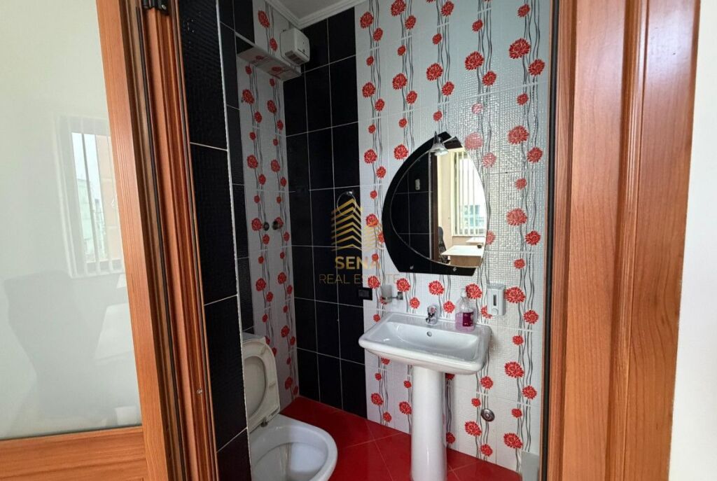 Rent, Business premises 2+1+2+blk, Center, 850 Euro/month