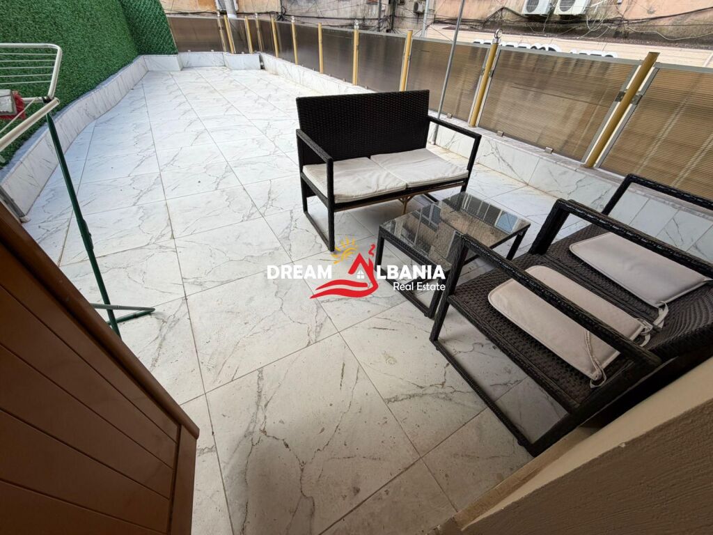 Jepet me qera apartament 1+1 me verande tek rruga Fortuzi (ID 42111570)